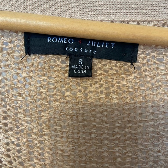 Romeo + Juliet  Couture Knit Oversized Top Size Small - Picture 4 of 7